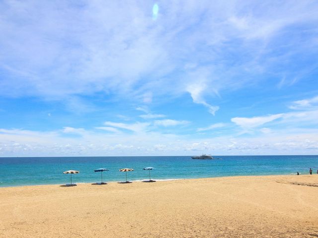 โต้คลื่นภูเก็ต ต้องที่ หาดสุรินทร์