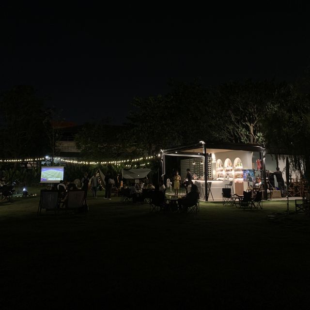 ร้านนั่งชิลสไตล์แคมป์ปิ้งในย่านศรีนครินทร์ 🥂⛺️
