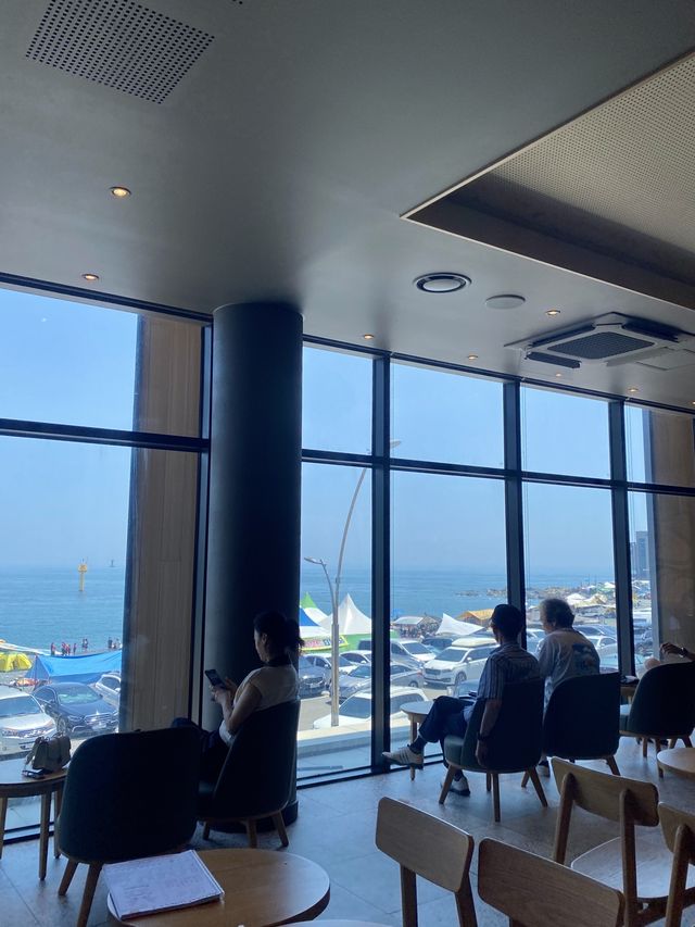 오션뷰를 바라볼 수 있는 스타벅스 울산주전비치점🏖️