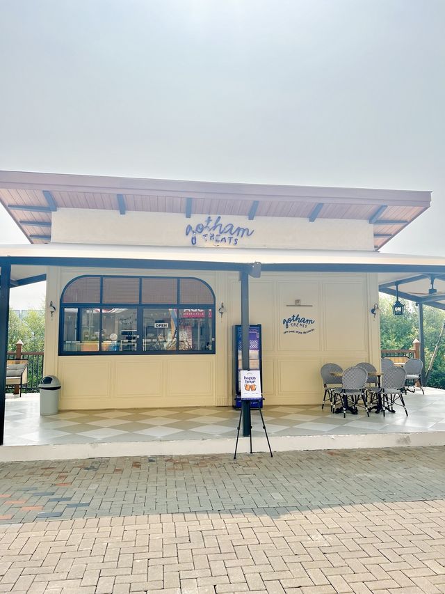 The 🌍’s First Over-Water Retail & Dining🛍️
