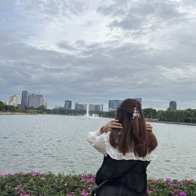 สวนเบญจกิติกลางคืนนนนน ~