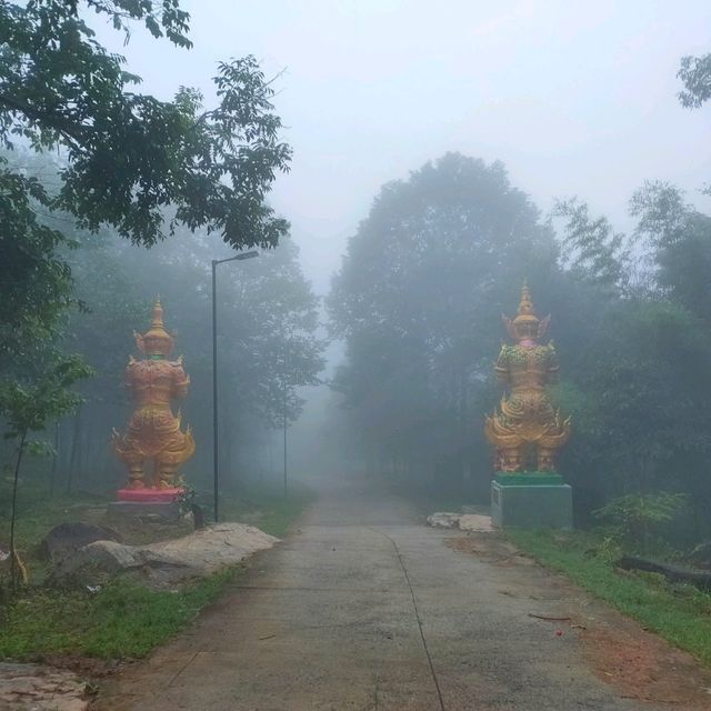 เขาพระยาเดินธง @ลพบุรี