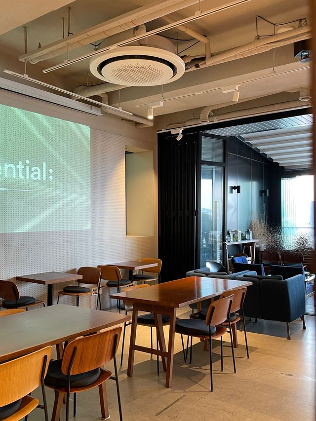 분위기와 뷰 모두 잡은 강남 루프탑바🍸