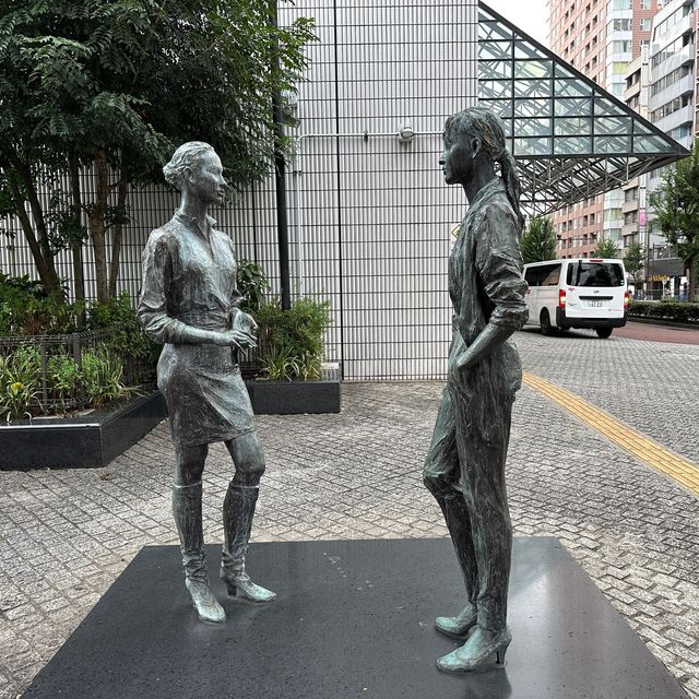 【東京】東京の文化の象徴、東京芸術劇場の外観