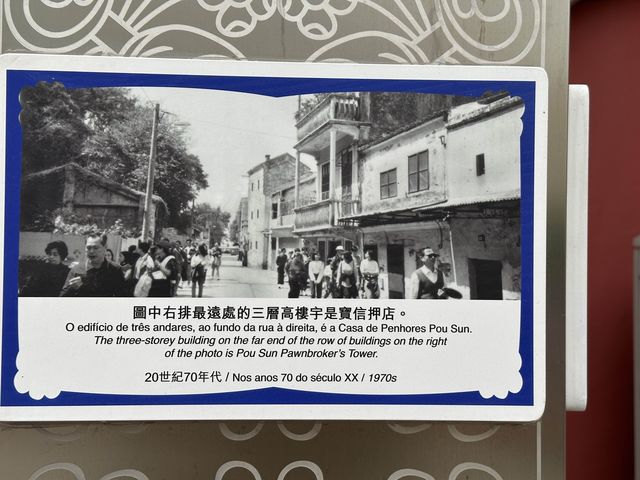 Shopping at Taipa Old Village 