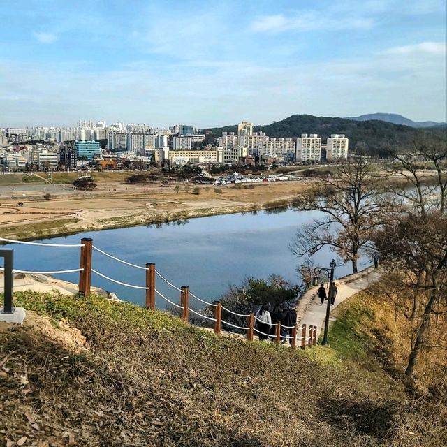 여행 가는 달 공주 필수여행지 아름다운 공산성