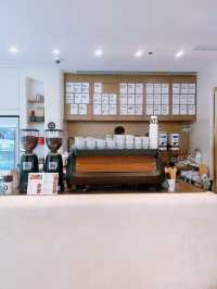 希臘洞穴純白cafe☕️文青打卡必到💁🏻‍♀ 