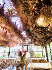 คาเฟ่กระท่อมสไตล์อังกฤษ ถ่ายรูปสวย สายคาเฟ่ต้องมา