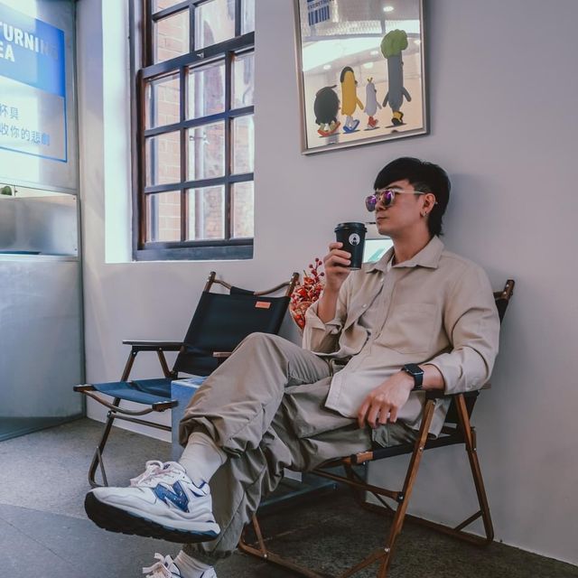𝐓𝐡𝐞 𝐑𝐞𝐝 𝐇𝐨𝐮𝐬𝐞 