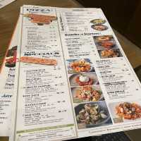 有炸豬皮的Pizza!