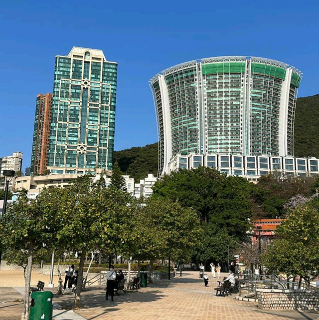 香港島南邊，淺水灣泳灘！流連忘返！
