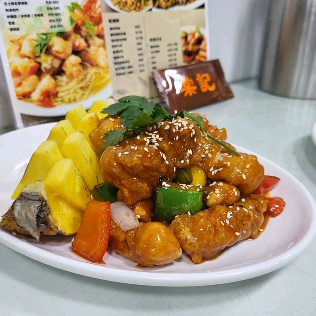 生猛海鮮配馳名咕嚕肉