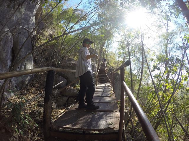 วัดพระบาทปู่ผาแดง ลำปาง