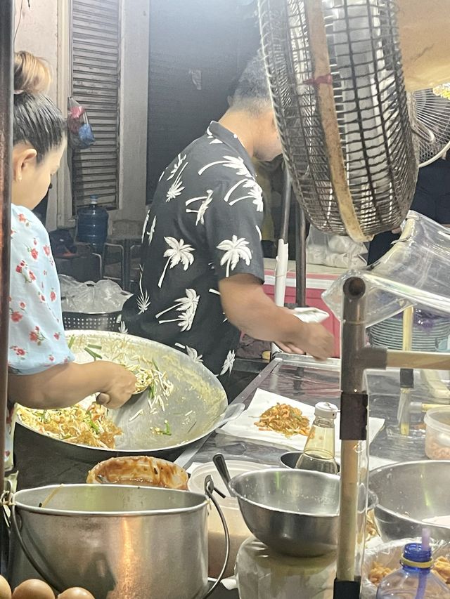 ล้านผัดไทยเจ๊แมว @ตลาดน้ำพุ 
