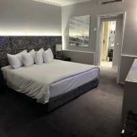 A very convenient old town hotel
