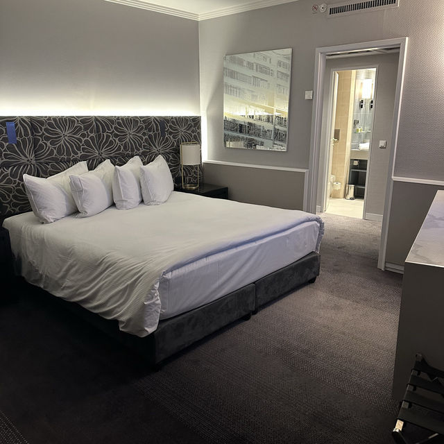 A very convenient old town hotel