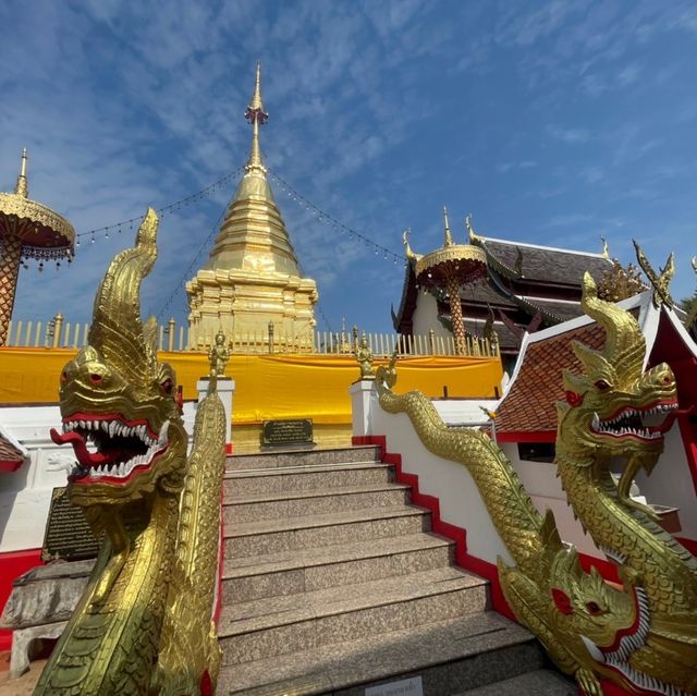 กราบหลวงพ่อทันใจ ที่วัดพระธาตุดอยคำ 