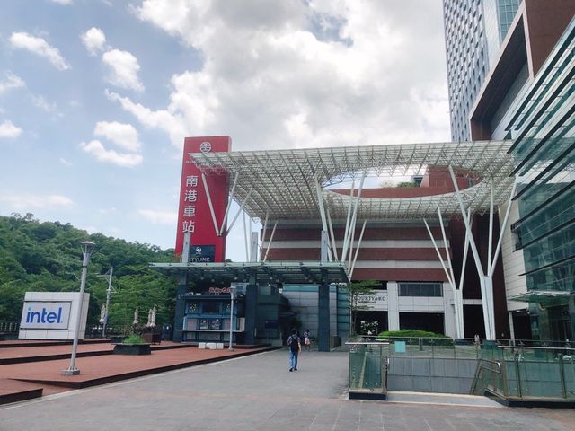 台北｜🛄🚅🚇🚃戶外室內好拍照📍 Nangang Station 南港車站