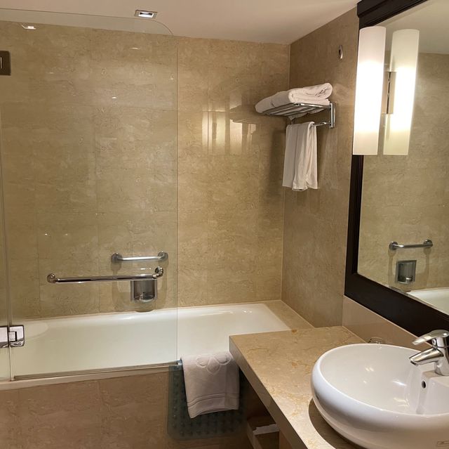 Spacious Suites for a Super Staycation