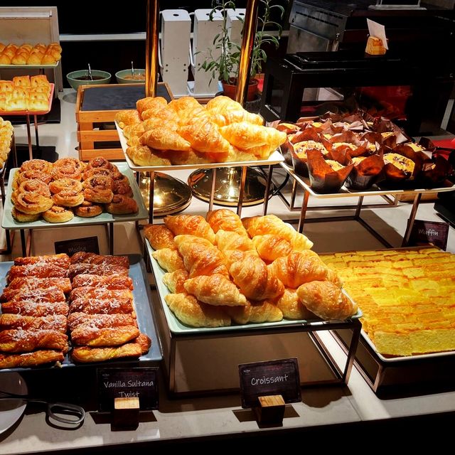 Great breakfast spread at Hard Rock Hotel Des