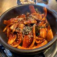 매콤달달한 오징어볶음과 제육이 맛있는 항아리식당!
