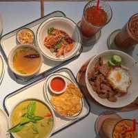 LonLon：泰國菜美味，預約需提前