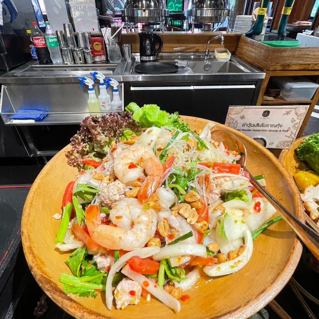 บัฟเฟต์มื้อกลางวันโรงแรมแถวห้วยขวาง 