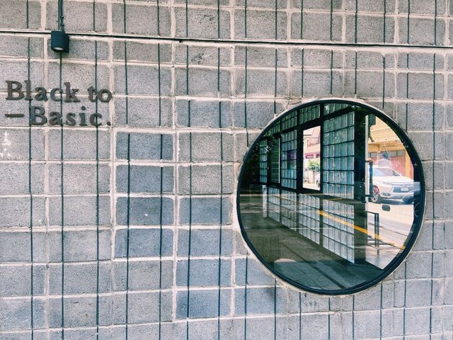 งานดิบที่แท้ทรู : Black To Basic