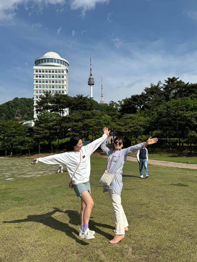서울여행 장소로 딱인 서울N타워 백범광장, 엄마와 함께 💚