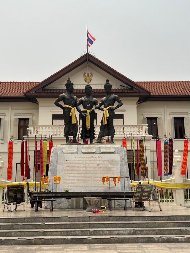 พิพิธภัณฑ์พระบรมราชานุสาวรีย์สามกษัตริย์ 