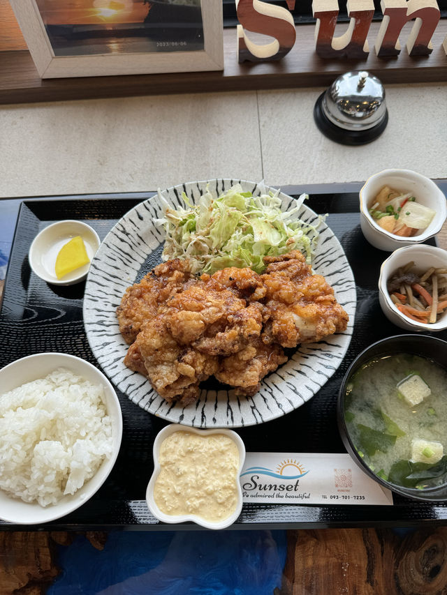 【福岡グルメ】この大きさに本当にびっくりしてしまう！海が見えるカフェにある唐揚げ！