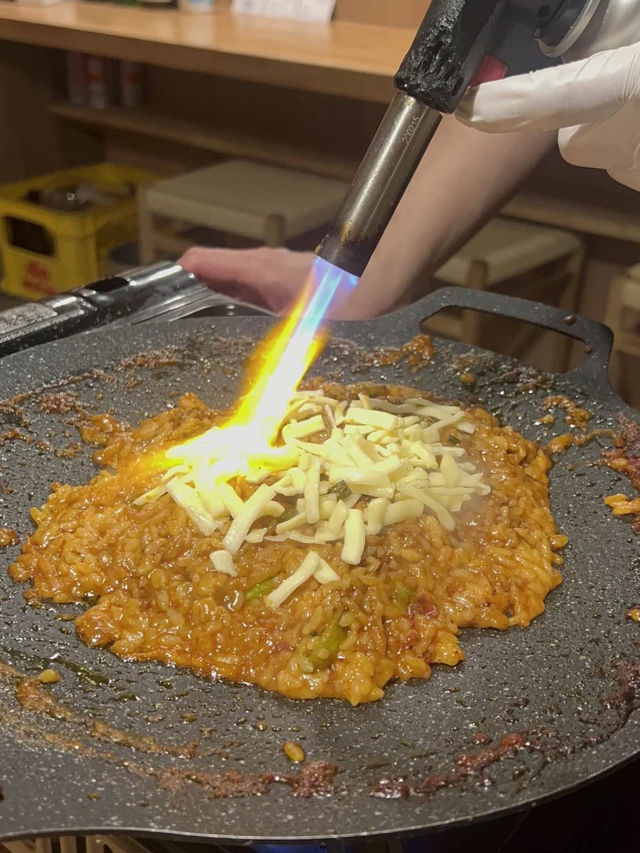 【福岡グルメ】もつ鍋の新しい食べ方！オリジナルの味噌だ焼き上げたもつ鍋