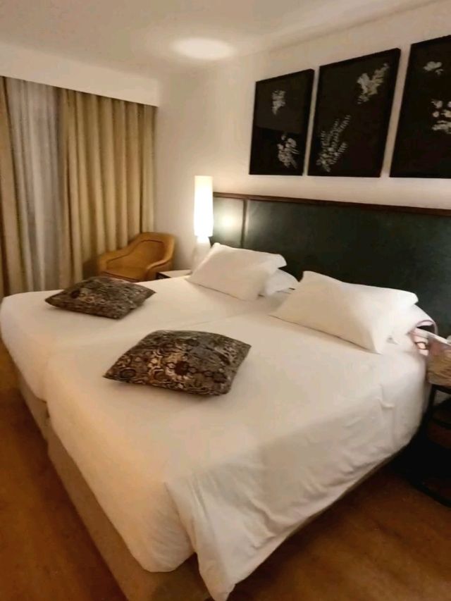 🇵🇹 Hotel with nice balcony at Ponta Delgada