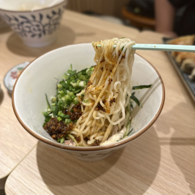 皮薄餡靚手工餃．特色小食夠惹味