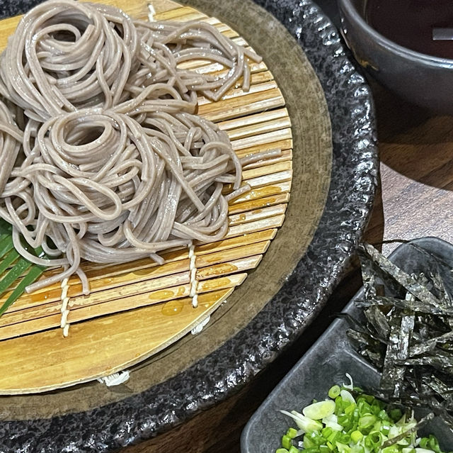 AKIYOSHI (อะคิโยชิ)