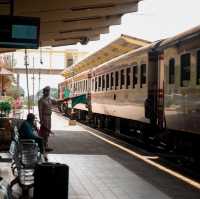 นั่งรถไฟไป #นครปฐม คนละ 10 บาท