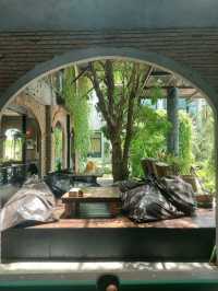 Café Laura Bar & Restaurant คาเฟ่สวยสไตล์อังกฤษ