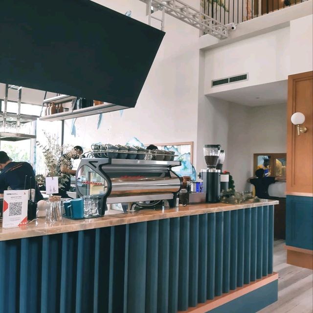 THE FIRST FLOOR IS MORE SPACIOUS WITH UNIQUE DECOR
