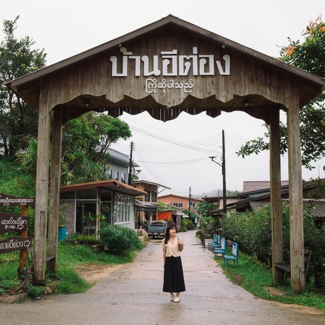 หมู่บ้านในสายหมอก หมู่บ้านอีต่อง