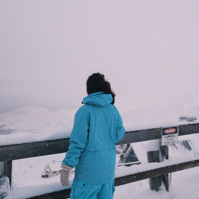 GO SKIING IN NEW ZEALAND CORONET PEAK
