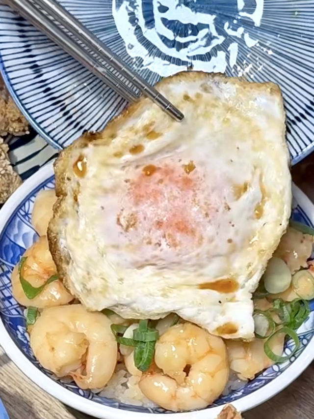 外國朋友來台北必吃05「忠青商行」蝦仁飯