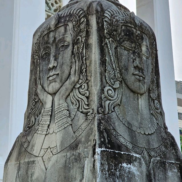 วัดปทุมวนารามราชวรวิหาร วัดกลางใจเมือง