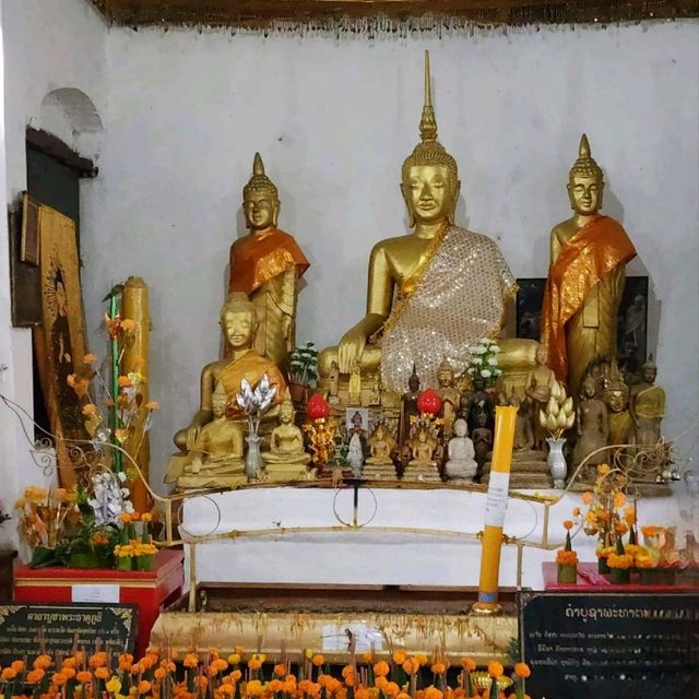ชมพระอาทิตย์ตก ที่ พระธาตุภูษี สปป.ลาว