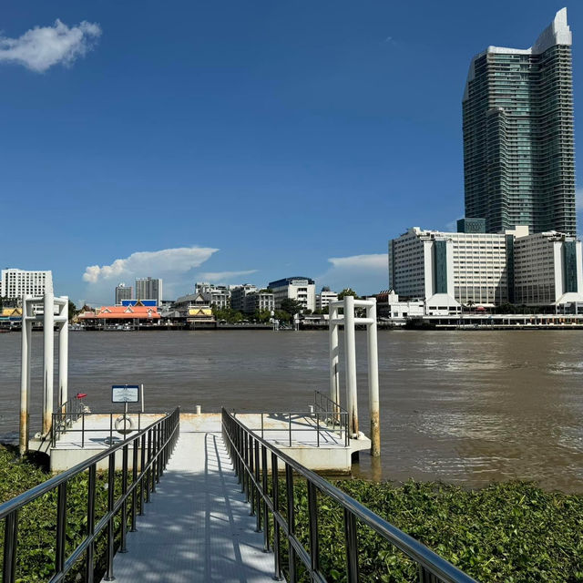 Away Bangkok Riverside Kene