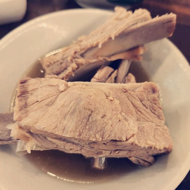 新加坡松發肉骨茶：飄香半世紀的經典