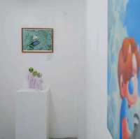 จิบกาแฟและชมงานศิลปะที่ Galerie Monument กัน