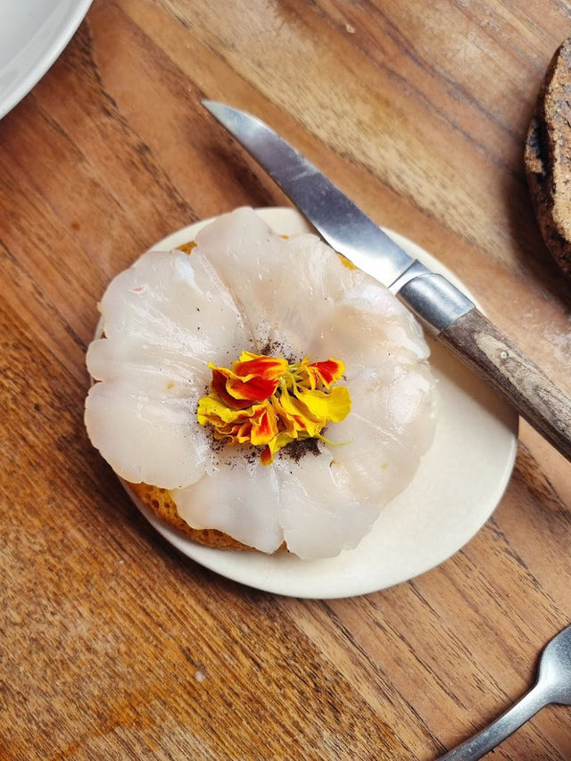 Trendy Restaurant executing eclectic dishes !