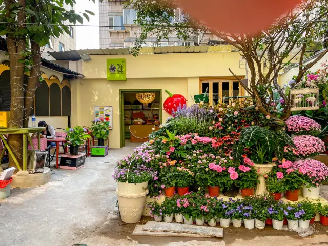 Culture Alley... Kunming's Alley of Youth...