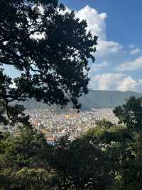 【カトマンズ🇳🇵】世界遺産に登録されている丘の上の仏教寺院🛕
