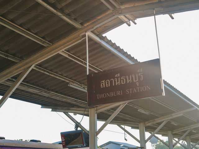 นั่งรถไฟ 14 บาท ไปเที่ยวบ้านโป่ง